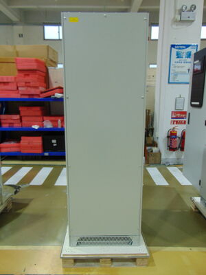 PE iND IIl ((S6000-31G) 3/1P 110/ 220Vdc 10-200kVA UPS industrial en línea con voltaje de entrada de 380V/400V